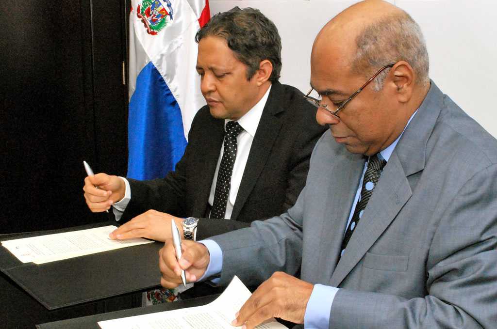 TC y Comisionado de Reforma y Modernización de la Justicia firman Acuerdo