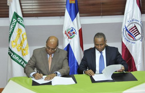 TC Firma Acuerdo con la Contraloría Para Capacitar Abogados y Funcionarios en Temas Constitucionales