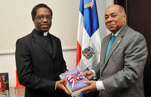 Presidente TC Recibe Visita Nuncio, Monseñor Okolo