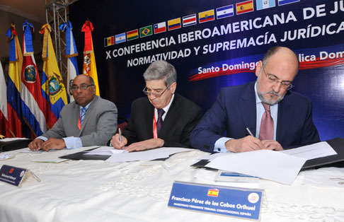 Conferencia Iberoamericana de Justicia Constitucional  Y Unión de Cortes y Consejos Constitucionales Árabes Suscriben Acuerdo 