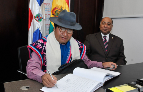 Presidentes TC dominicano y boliviano tratan afianzar relaciones interinstitucionales; Revalidan acuerdo