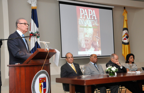 Doctor Gómez Bergés exalta figura del Papa Juan Pablo II; Pone a circular su décima obra dedicada al Pontífice Viajero