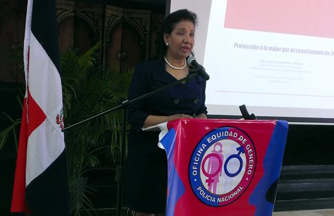Magistrada Piña Medrano expone sobre la protección de la mujer por el constituyente de 2010