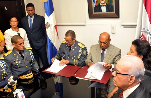 Tribunal Constitucional y Policía Nacional firman acuerdo interinstitucional;  Se ofrecerán asesoría recíproca