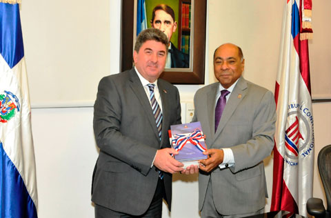 Presidente TC recibe visita Embajador Campbell de Gran Bretaña