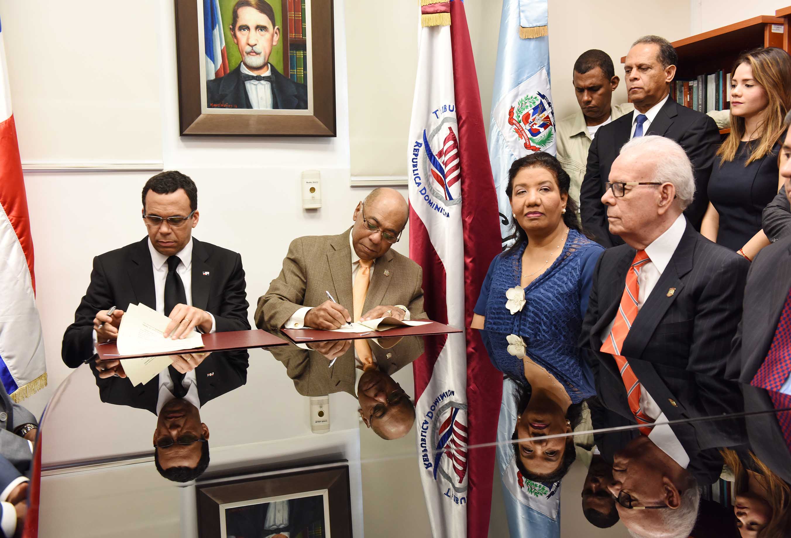 TC y MINERD firman acuerdo garantiza impartir la Constitución como materia en escuelas y colegios