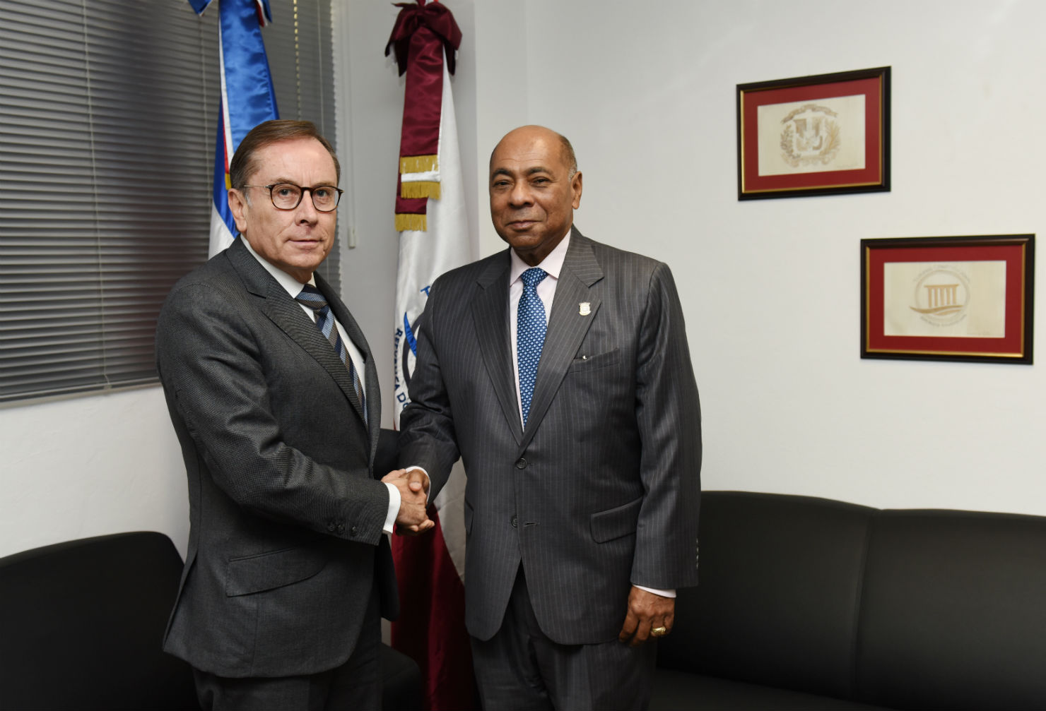 Presidente TC recibe Embajador del Ecuador