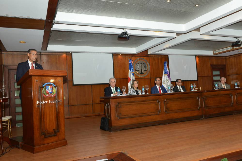 Presidente Instituto Iberoamericano de Derecho Constitucional, Diego Valadés, llama a preservar textos constitucionales