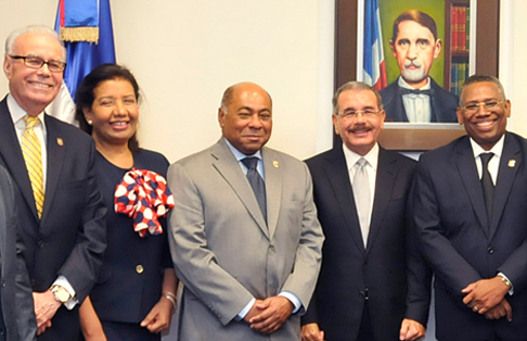 Presidente Danilo Medina visita TC, se reúne con Magistrados e intercambia impresiones