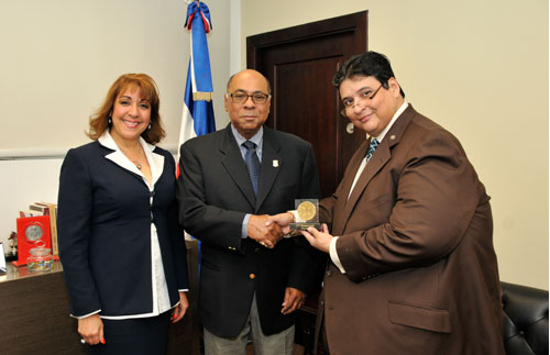 Presidente Colegio de Abogados de Puerto Rico visita al TC.
