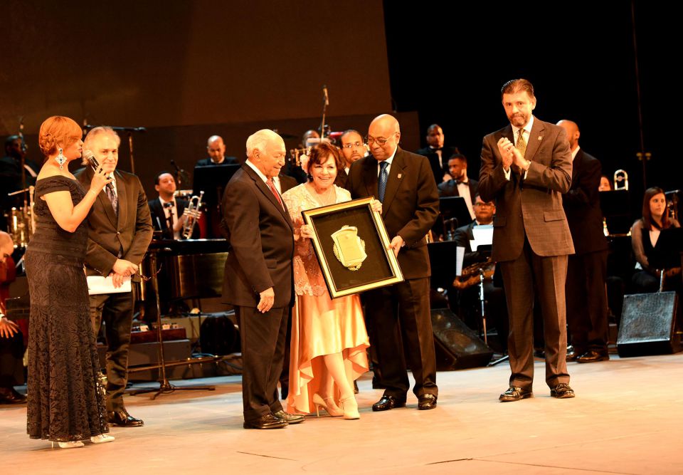 A casa llena en el Teatro Nacional, el TC realiza cuarta Gala por la Constitución; la dedica al bicentenario de Sánchez y al legado de los maestros Papa Molina y Josefina Miniño