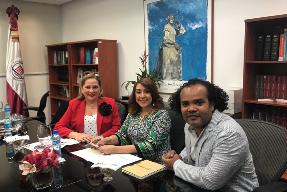 Magistrada Katia Miguelina Jiménez Martínez se reúne con miembros del jurado 'Me Gradúo con el TC'