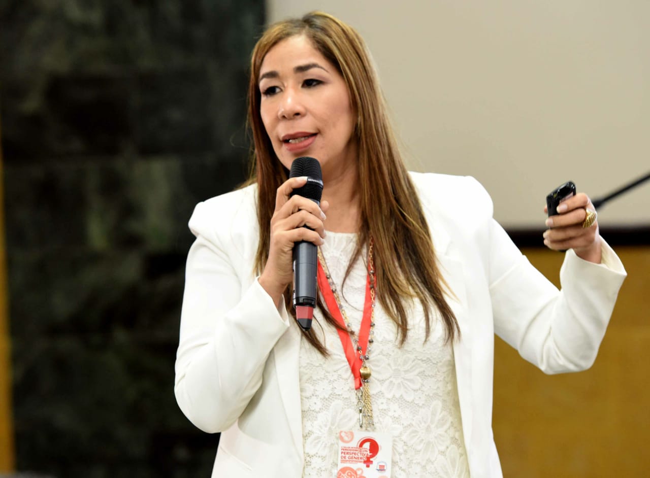 Periodista Grisbel Medina expone en el taller de Perspectiva de Género