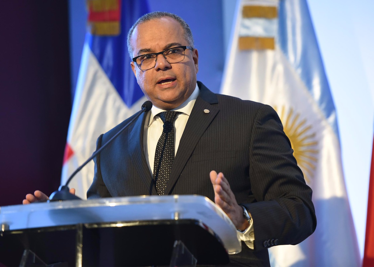 Juristas destacan hitos de la constitucionalización del derecho penal en la República Dominicana
