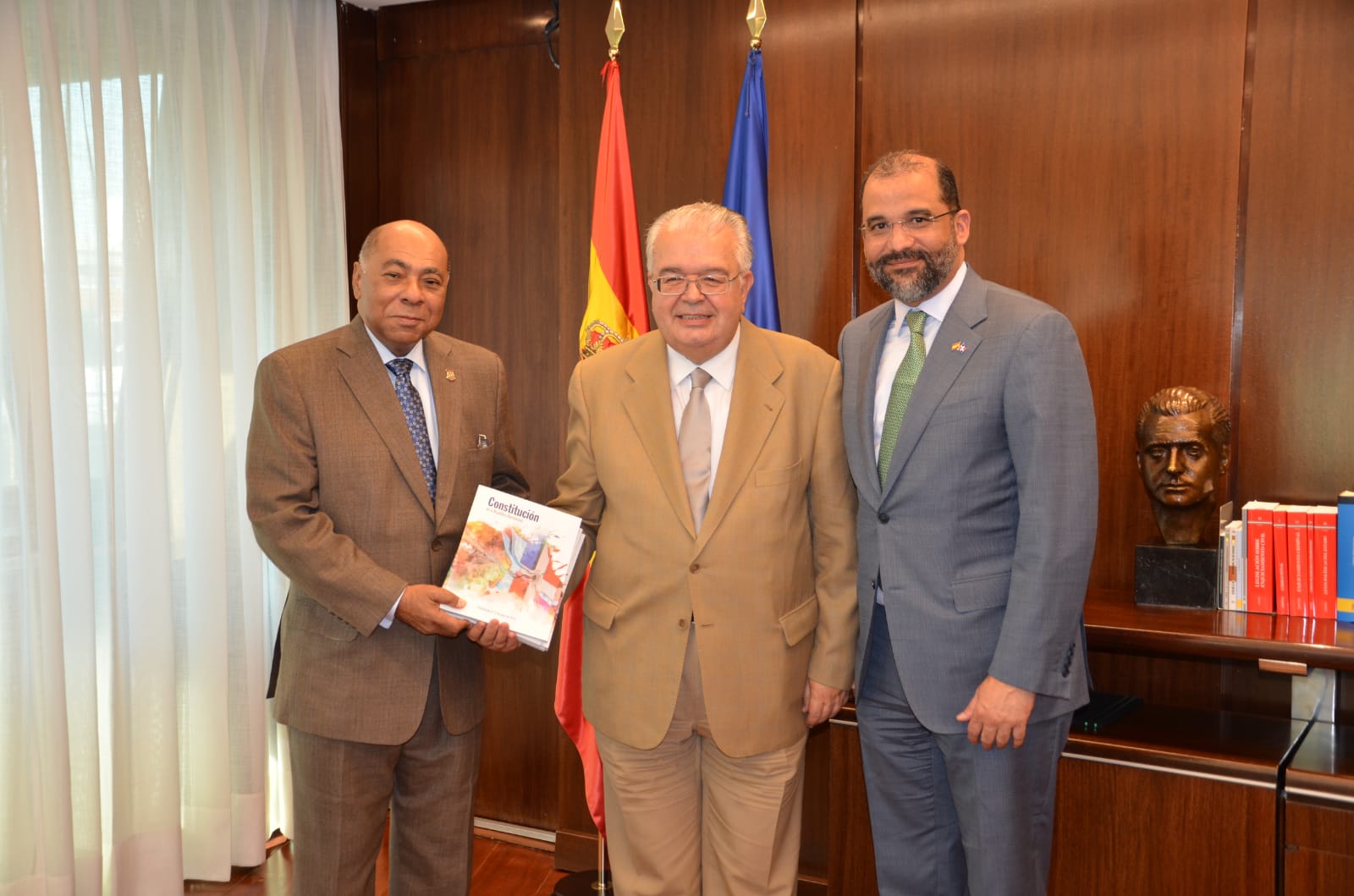 Tribunales constitucionales dominicano y español profundizan relaciones bilaterales