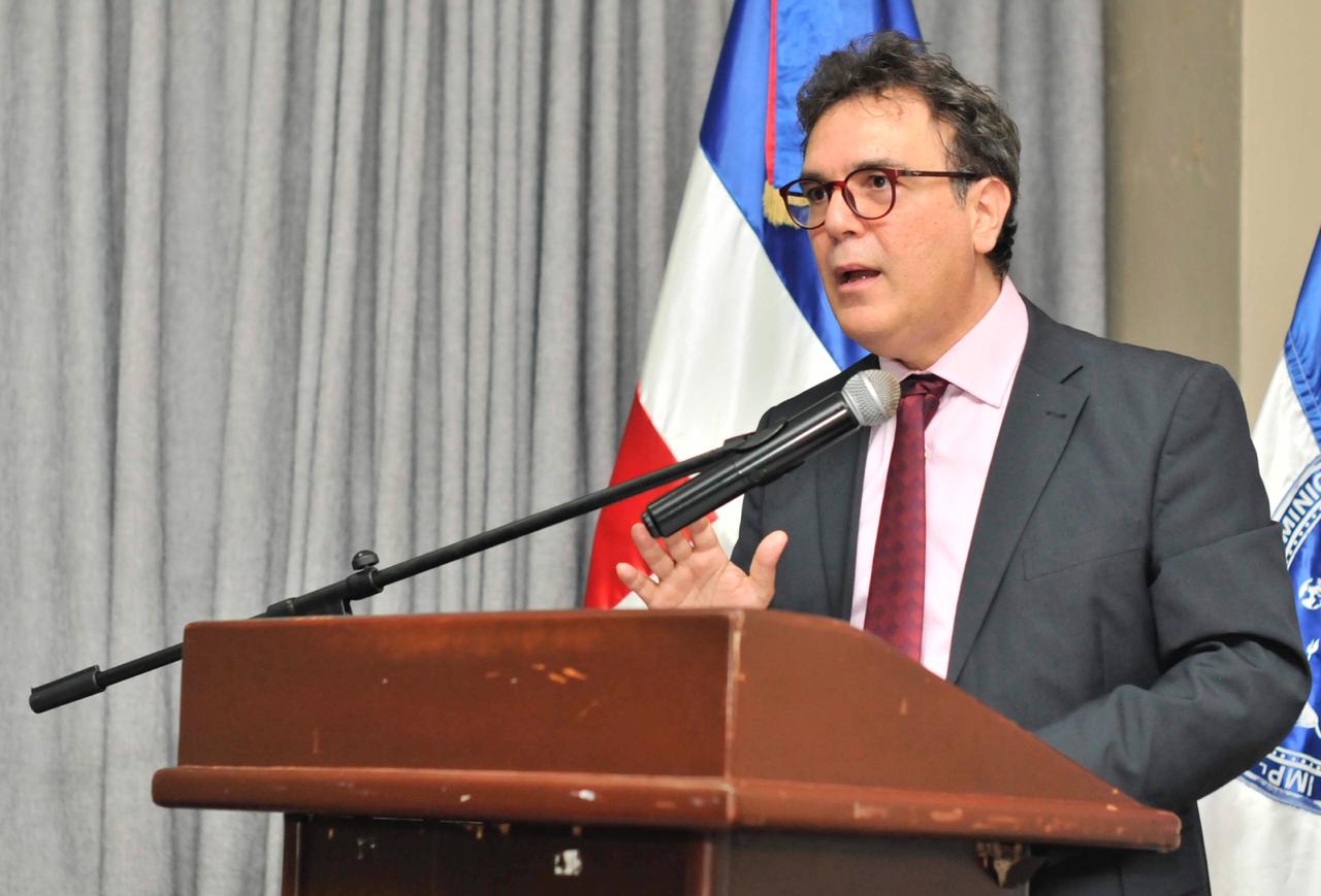 Magistrado Jottin Cury hijo participa en panel sobre la Constitución dominicana