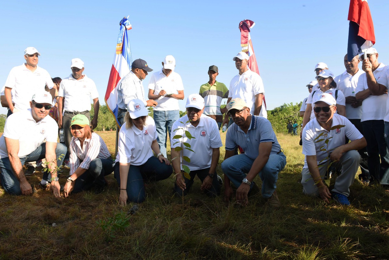 TC siembra alrededor de 5 mil plantas en el Parque Eco-Deportivo Caballona durante Segunda Jornada de Reforestación