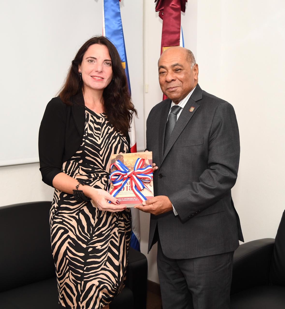 Presidente del TC recibe visita de cortesía de la embajadora del Reino de los Países Bajos