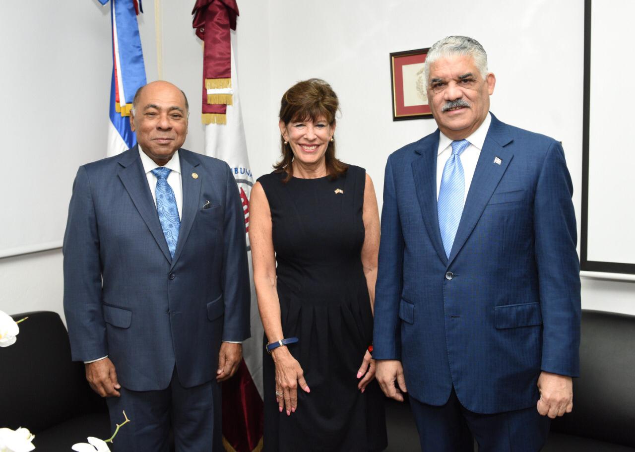 Presidente del TC recibe visita de embajadora de Estados Unidos, Robin Bernstein, y del canciller Miguel Vargas