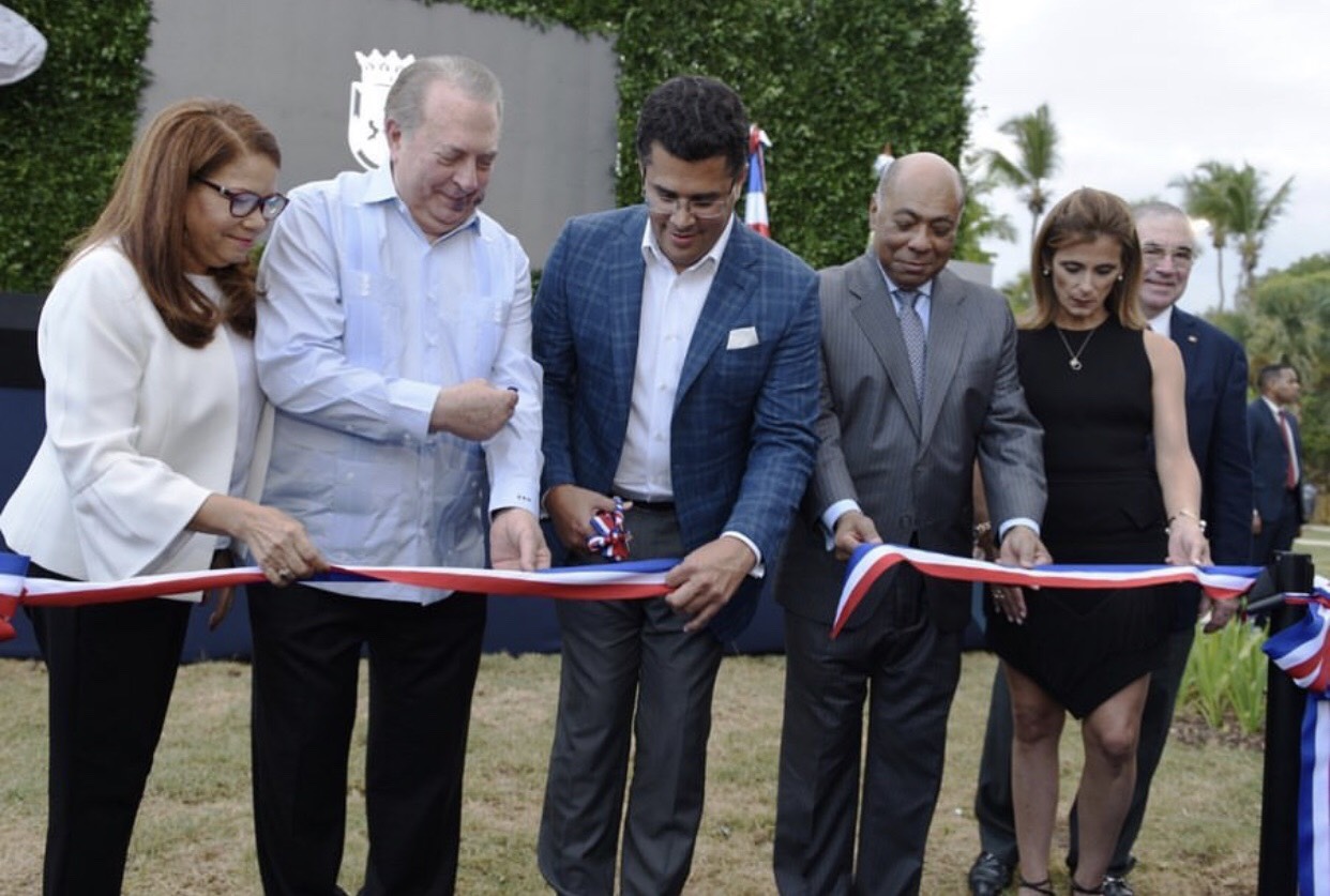 Ray Guevara participa en inauguración de la remodelación del monumento a Fray Antón de Montesinos