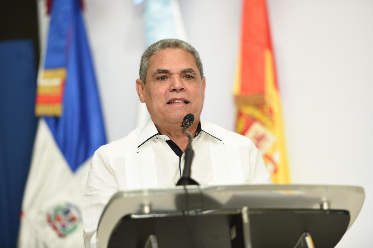 “La sociedad dominicana está estructurada para perpetuar desigualdades”, afirma el periodista Adalberto Grullón
