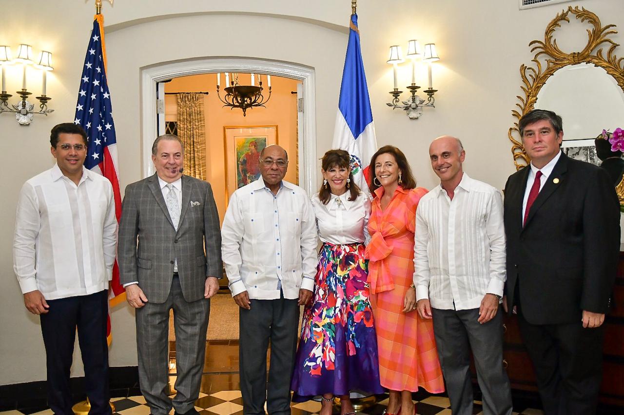 Presidente TC asiste a celebración aniversario en el país de la embajadora de EE.UU. Robin Bernstein