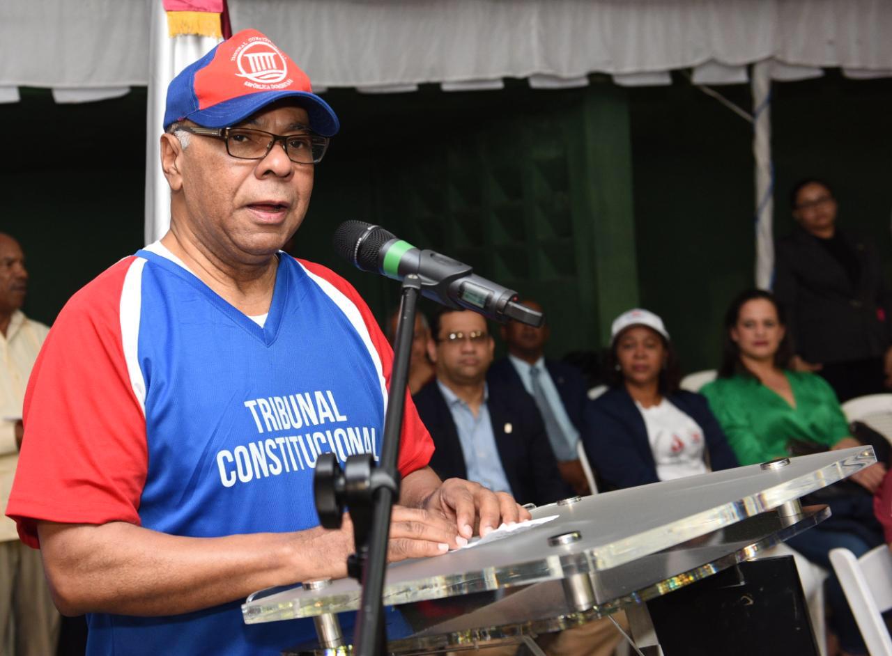 Ray Guevara encabeza acto inaugural de Juegos Deportivos Navideños dedicado a Prisilla Rivera