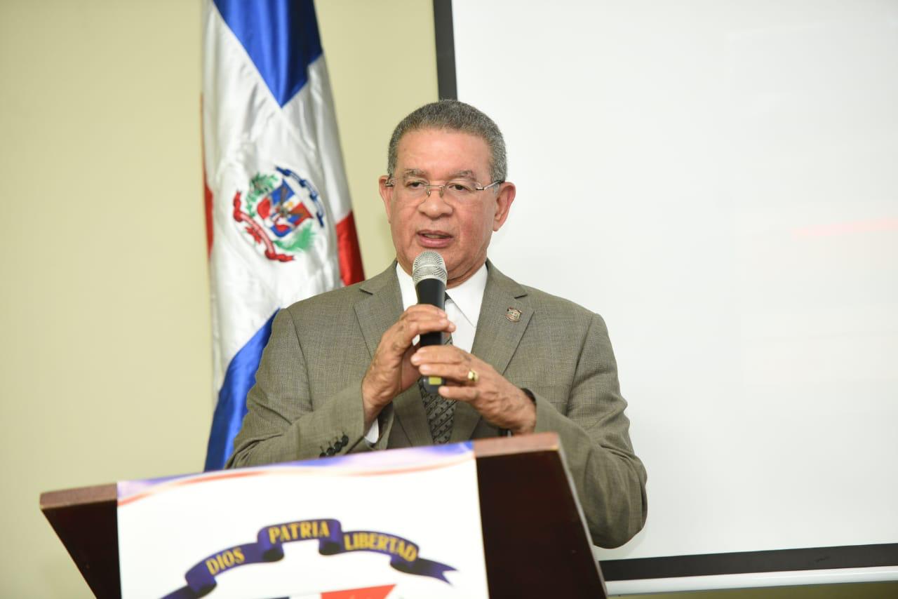 Gómez Ramírez destaca honestidad de Duarte durante charla en la Universidad Católica Santo Domingo