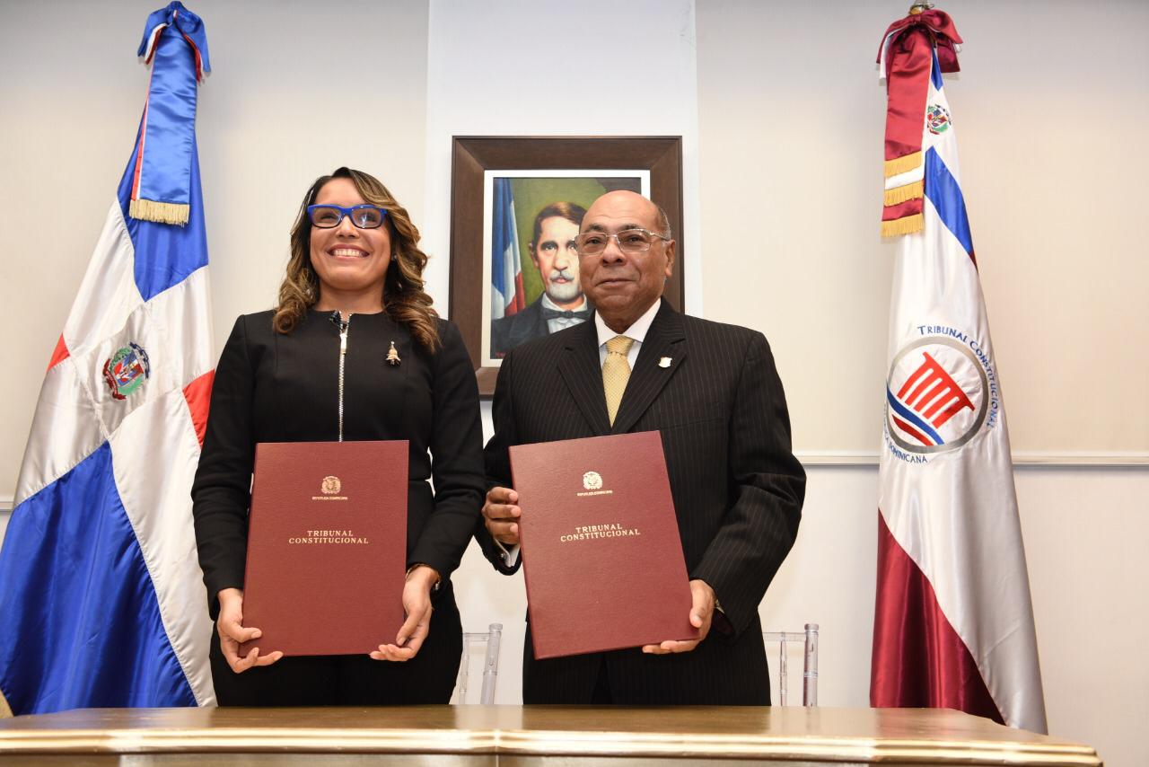 Tribunal Constitucional y Fundación Francina firman acuerdo para promover versión audiolibro de la Constitución dominicana