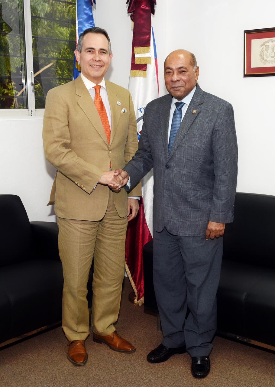 Magistrado Ray Guevara recibe visita de cortesía del embajador dominicano en el Estado de Qatar Federico Cuello