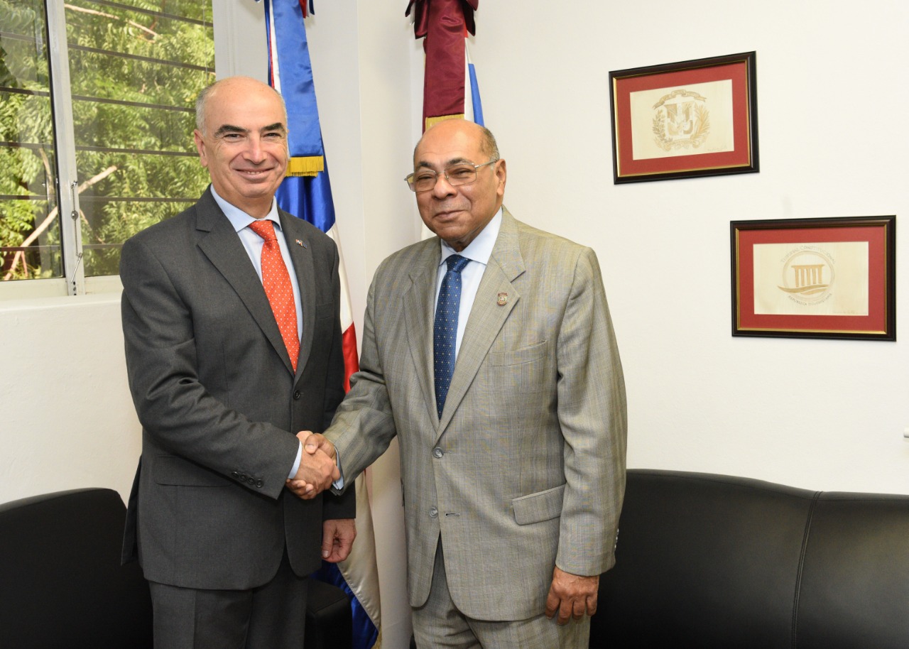 Ray Guevara recibe visita del embajador de la Unión Europea