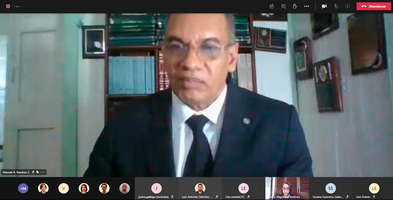 Magistrado Manuel Ramírez Suzaña expone sobre estereotipos de la comunicación