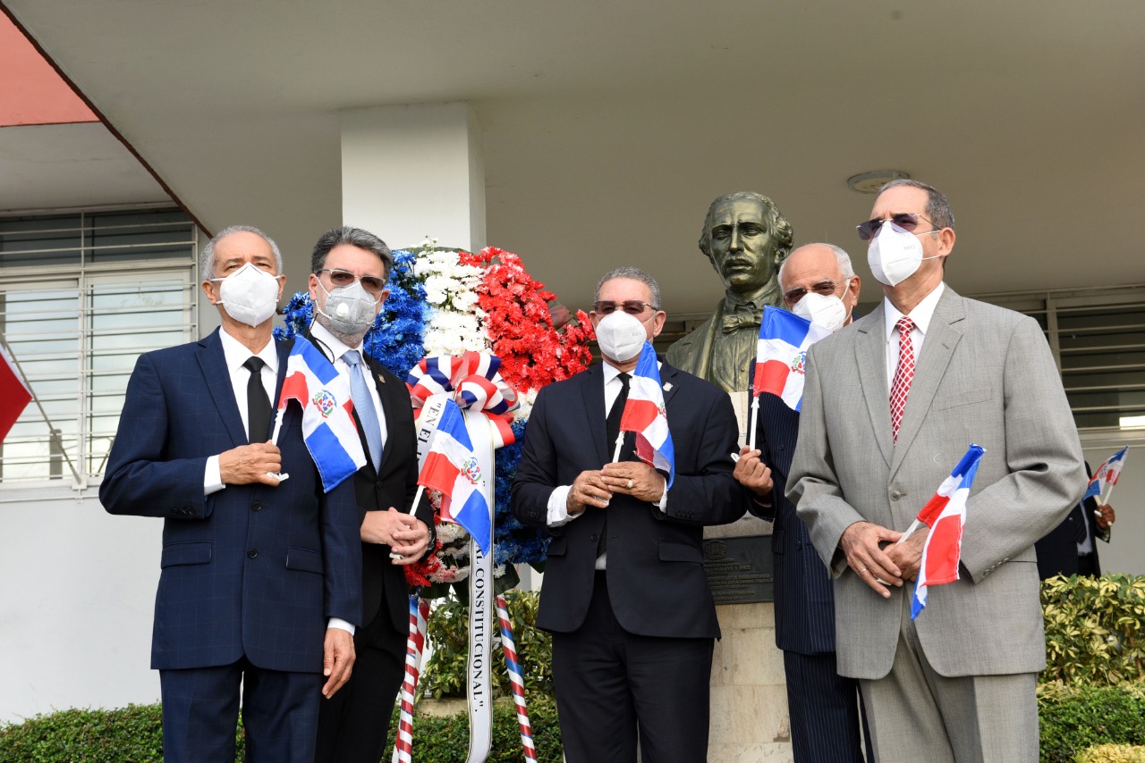 Tribunal Constitucional celebra acto conmemorativo  por el 176 aniversario de la Constitución