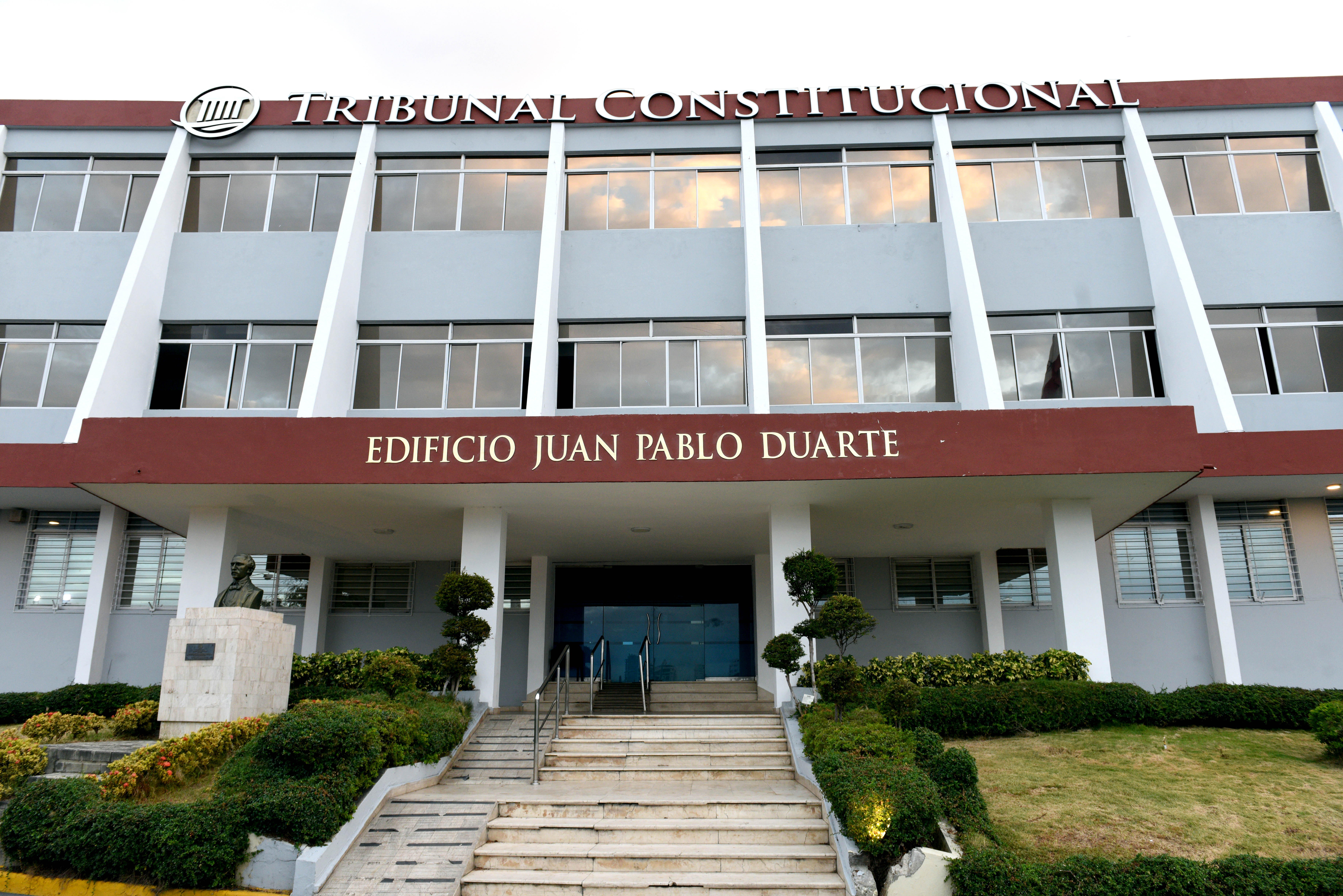 Tribunal Constitucional expresa sus condolencias por fallecimiento del Dr. Luis Bircann Rojas