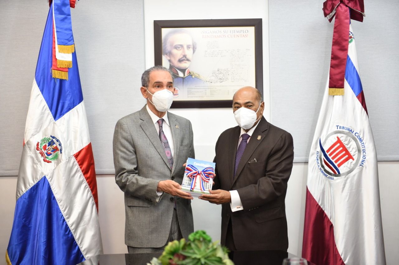 Presidente del TC  recibe visita del ministro de la MESCyT Franklin García Fermín