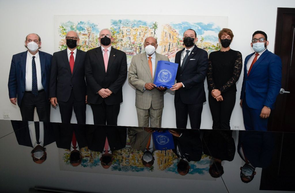 Presidente TC recibe la visita de catedráticos de derecho constitucional de la PUCMM