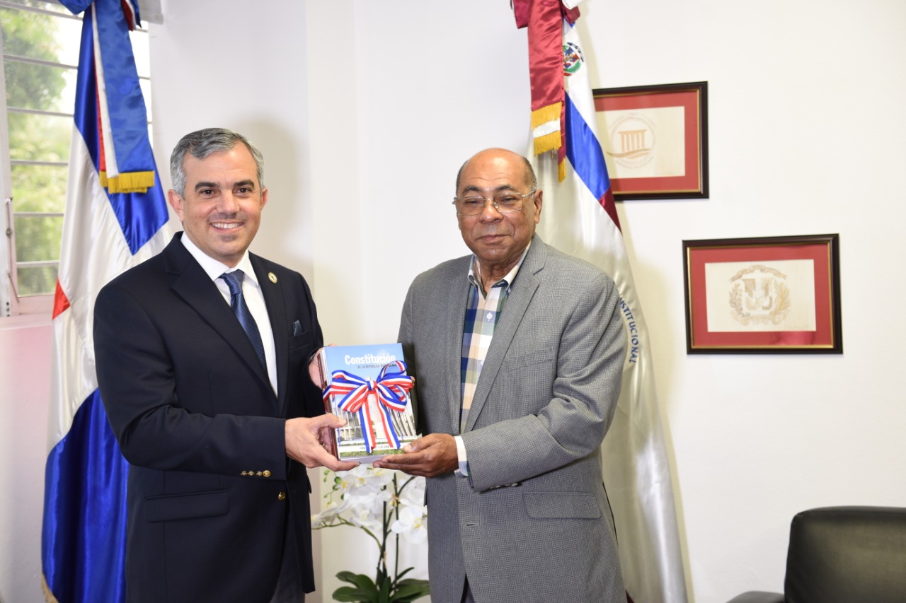 Presidente del TC recibe visita de cortesía del director del Inespre