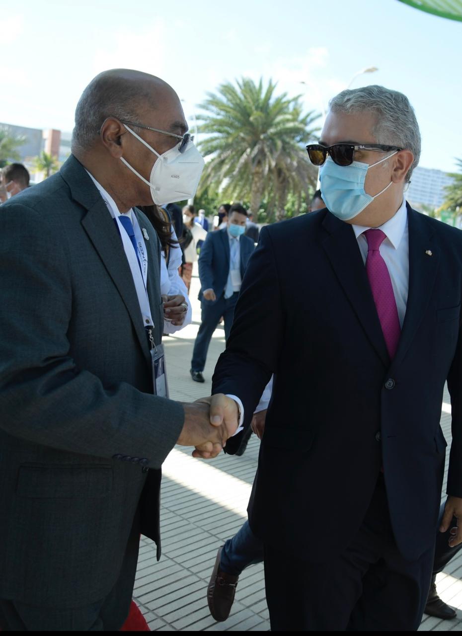 Magistrado Ray Guevara conversa con el presidente de Colombia, Iván Duque en Bienal de la Asociación Mundial de Juristas