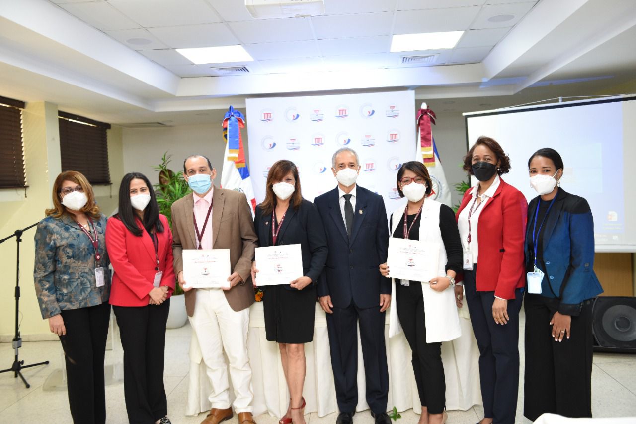 TC entrega premio de Concurso de Cuentos Infantiles Sobre la Constitución