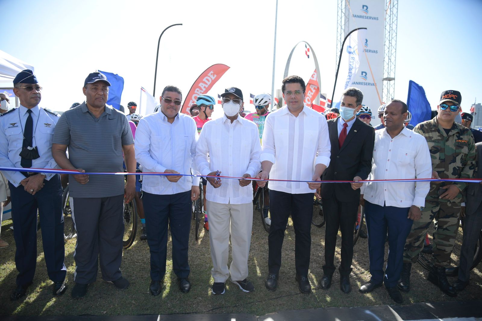 Presidente del TC participa en inauguración de la Cuadragésima Tercera Vuelta Ciclística Independencia Internacional