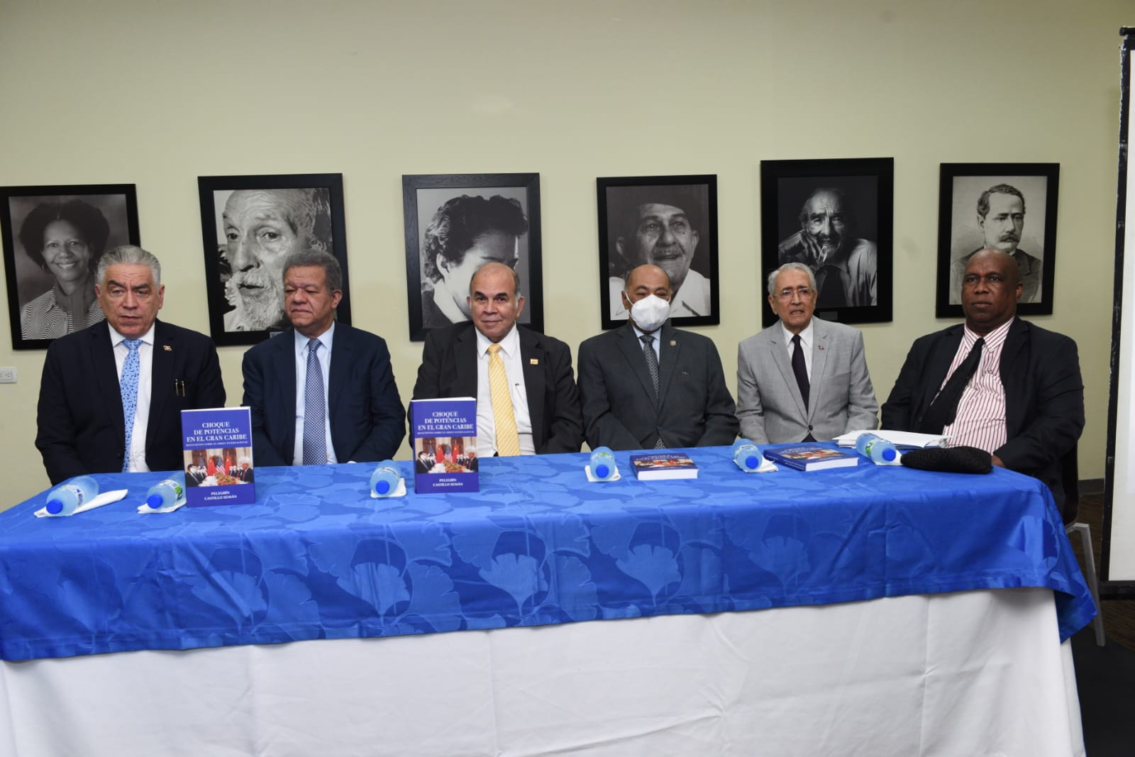 El presidente del TC asiste a la puesta circulación de obras de Pelegrín Castillo