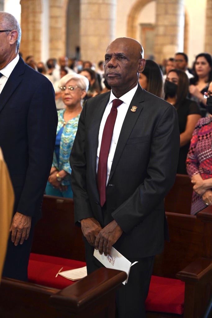 Magistrado Vargas Guerrero asiste a misa de acción de gracias por 40 años de Unibe