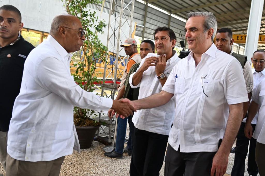 Jueces del TC asisten a inauguración de nueva planta del Grupo Estrella