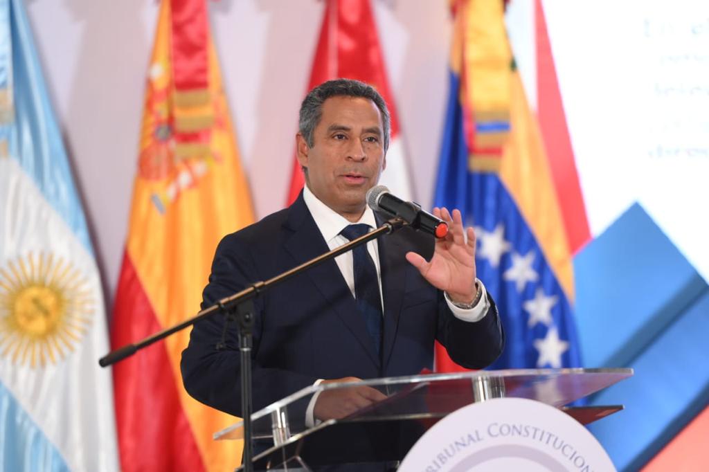 Juez peruano llama a jóvenes a preocuparse por mejoría del sistema de pensiones