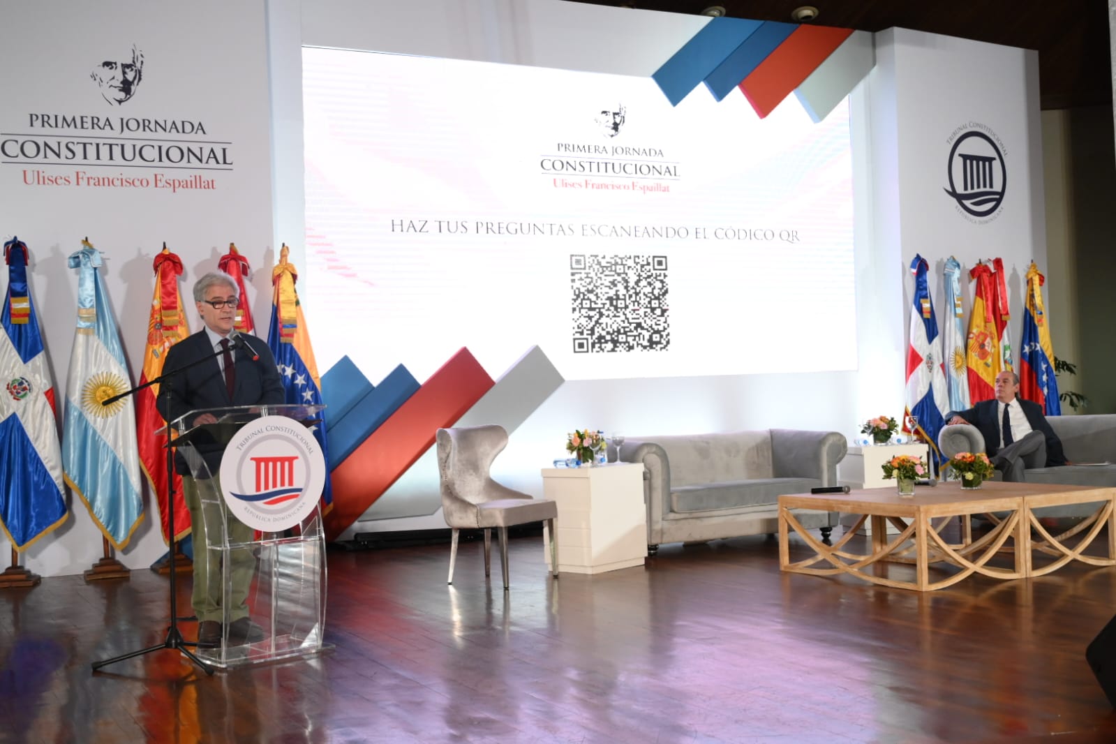Catedrático argentino debate sobre el derecho penal nacionalsocialista y su compatibilidad con la revolución hitleriana