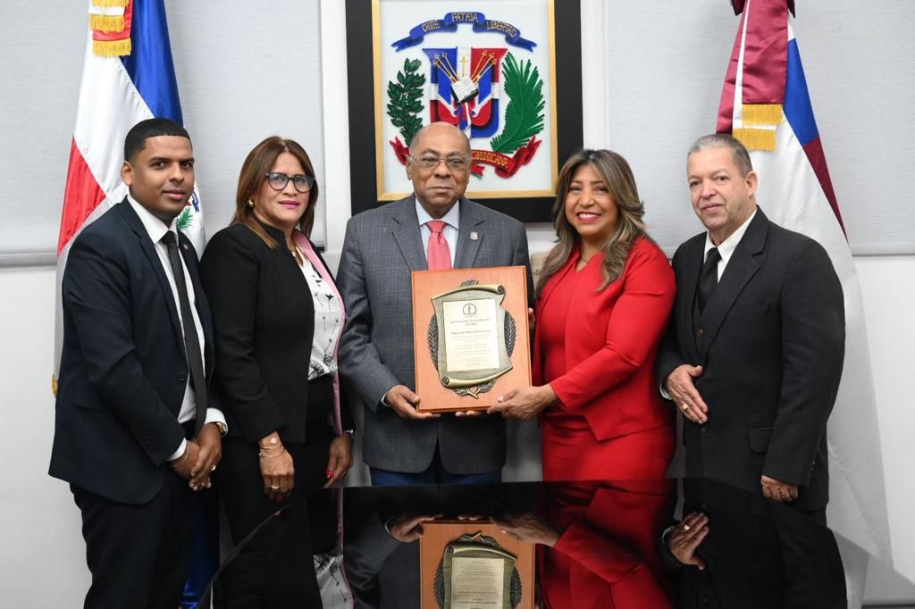 Seccional Distrito Nacional del CARD reconoce trayectoria de Milton Ray Guevara