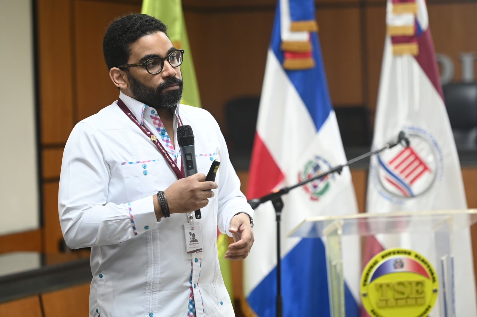 Magistrado Amaury A. Reyes Torres expone sobre el amparo en curso «Derecho Constitucional Electoral»