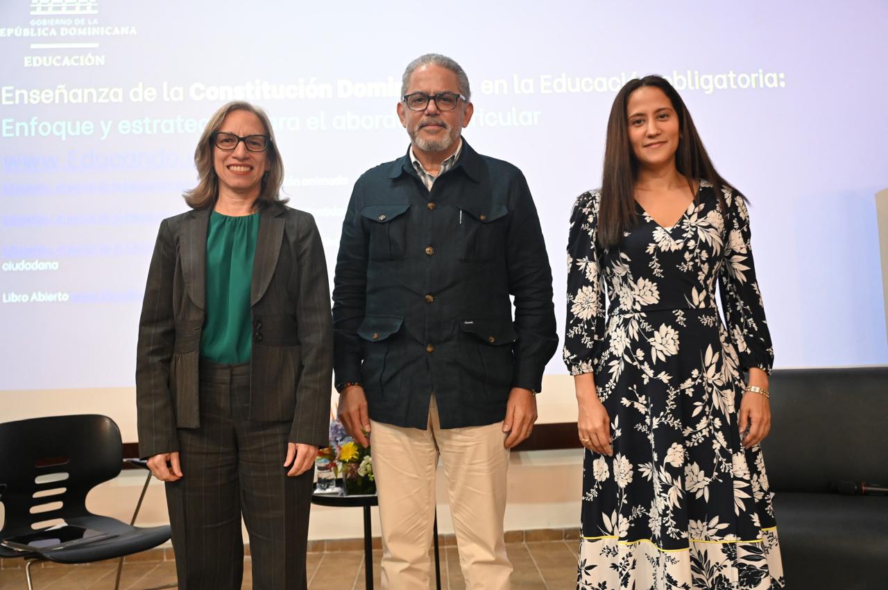 Tribunal Constitucional conversa con maestros sobre estrategias para enseñar la Constitución