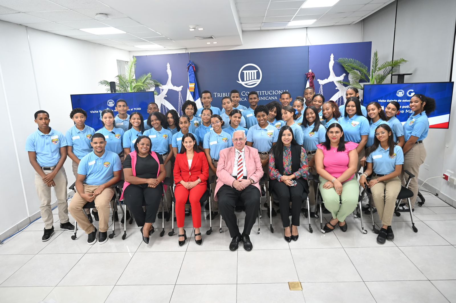 Estudiantes recorren instalaciones del TC y conocen su funcionamiento