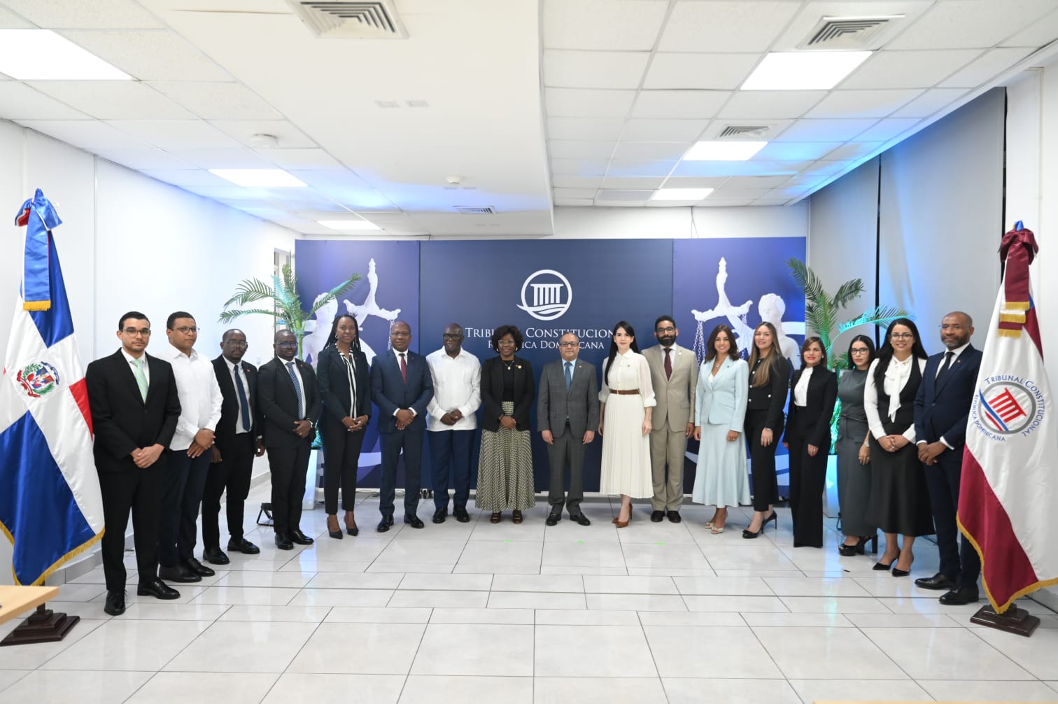 Presidente del TC recibe visita de delegación del Tribunal Constitucional de Angola